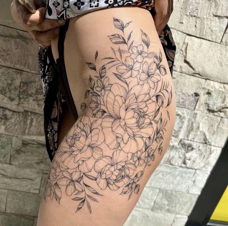 Tatouage floral à Aix en Provence 